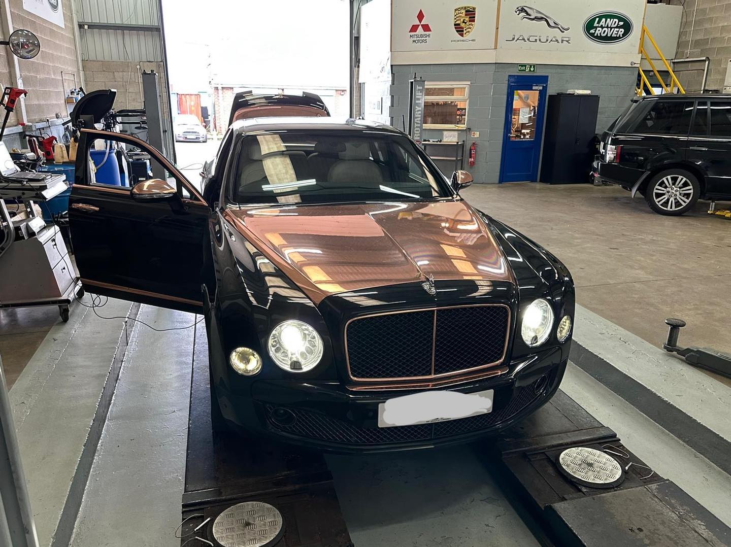 Bentley diagnostic service at Mitsiland Manchester
